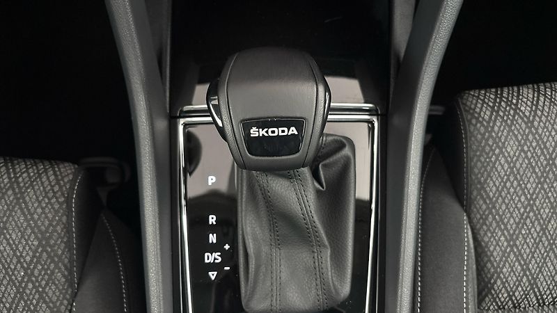 Škoda Karoq 1.5 TSI DSG Style - fotka 24 z 29