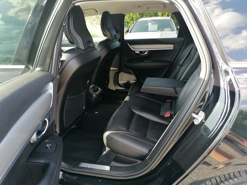 Volvo V90 (2022) 2.0 B4 MHEV Kůže A/T - fotka 10 z 33