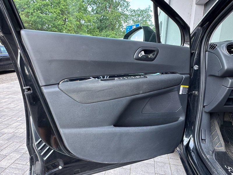 Peugeot 5008 (2012) 1.6HDi, 82kW - fotka 8 z 29