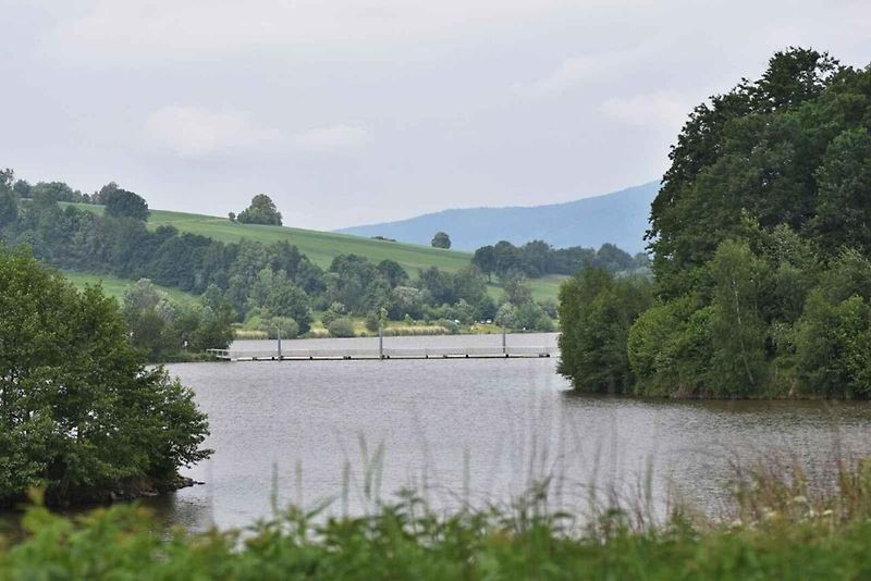 Pro ornitologa ráj, pro běžného turistu zážitek. To je Dračí jezero.
