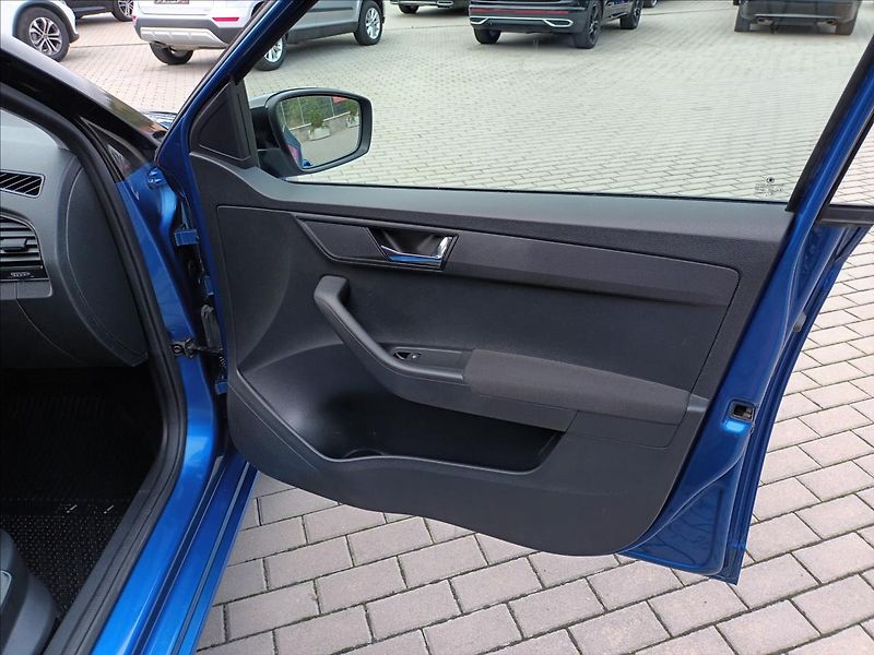 Škoda Fabia 1,2 TSI,66KW,TEMPOMAT,DIGIKLIM - fotka 21 z 35