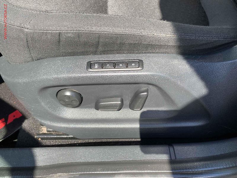 Škoda Yeti (2012) 2.0 TDi, Elegance, DSG, TZ - fotka 14 z 17