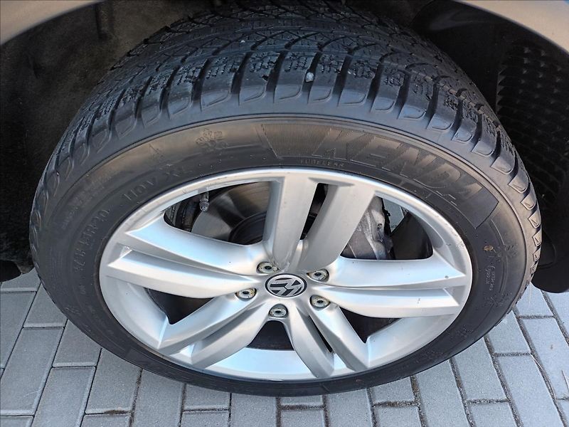 Volkswagen Touareg 3,0 TDI,176KW,NAVI,KŮŽE,PRUŽIN - fotka 25 z 46
