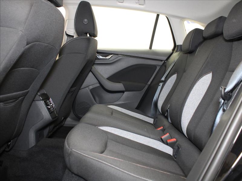 Škoda Scala 1,0 TSi 85kW 5L.Zár. 8 000km! - fotka 7 z 23
