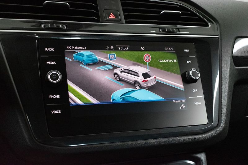 Volkswagen Tiguan 2.0TDI DSG*ACC*VIRTUAL*EL.KUFR - fotka 28 z 46