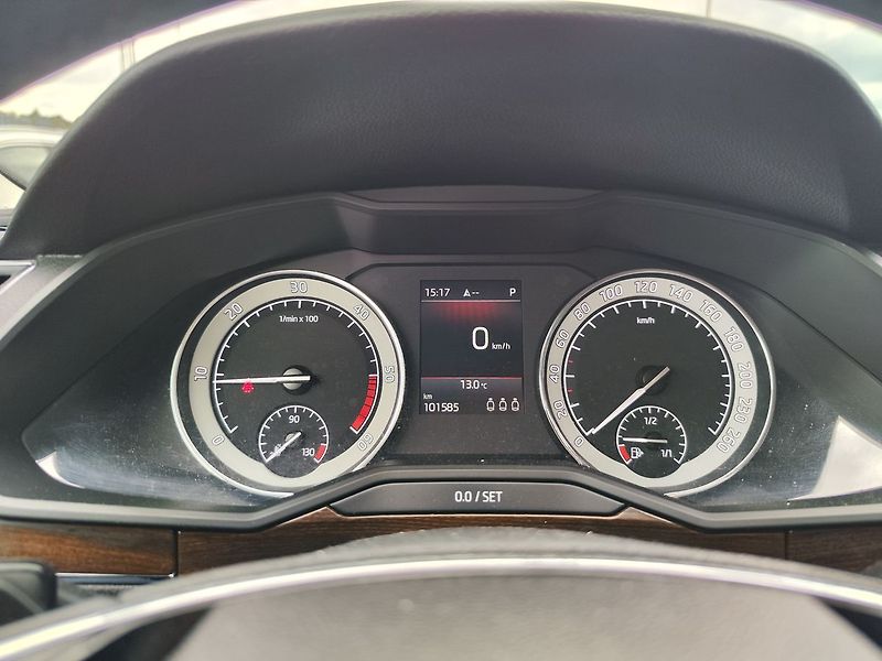 Škoda Superb 2.0 TDi/147kW Scout DSG 4x4 - fotka 18 z 39