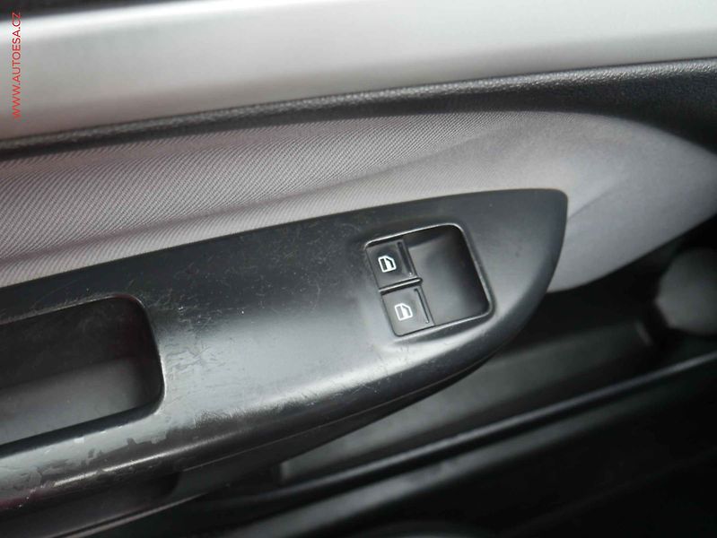 Škoda Octavia (2006) 2.0TDi, AC, park.čidla - fotka 11 z 14
