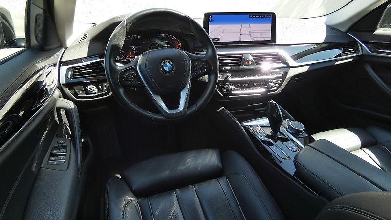 BMW Řada 5 Touring 520d xDrive - fotka 5 z 25