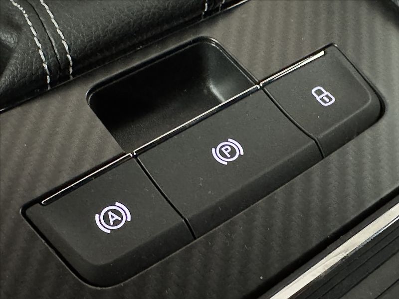 Škoda Superb 2,0 TDi  Sportline LED Virtual - fotka 43 z 48