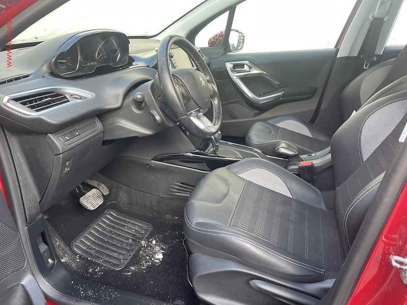 Peugeot 2008 (2018) 1.2 PT, Allure, AT, panor - fotka 9 z 18