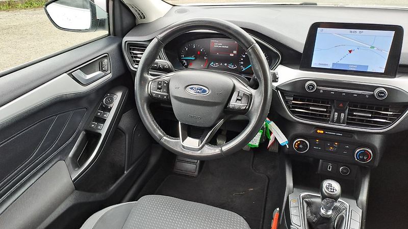 Ford Focus 1.5 TDCI Business NAVI - fotka 16 z 32