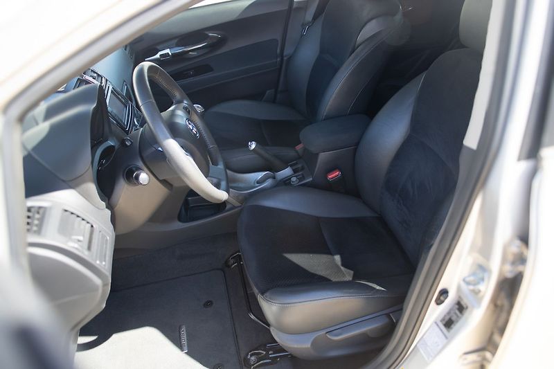 Toyota Auris BEMANI, servisované - fotka 17 z 38