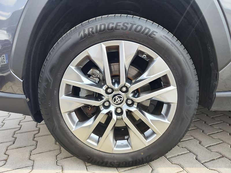 Toyota RAV4 2.5 HEV/163kW Executive 4WD - fotka 32 z 32
