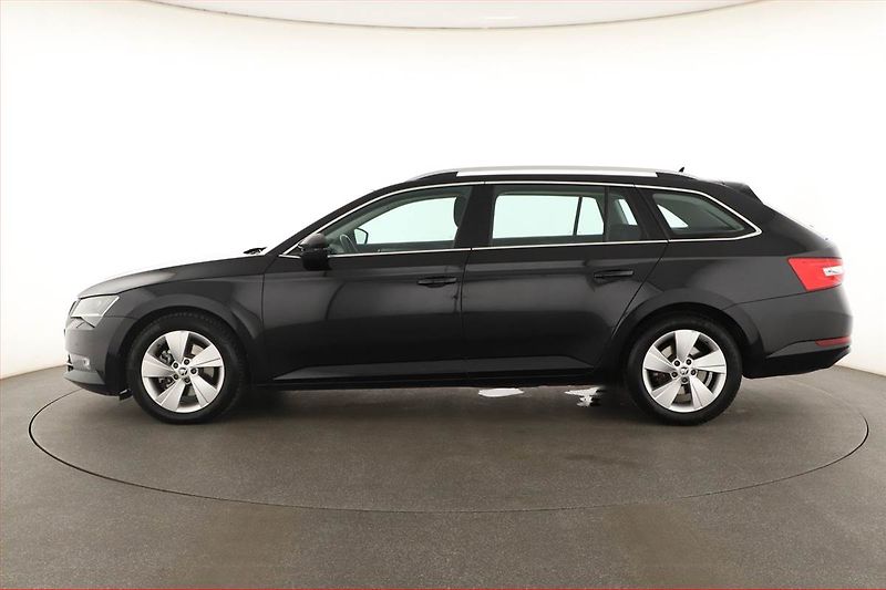 Škoda Superb (2016) 1.6 TDI, Xenony, Tempomat - fotka 3 z 15