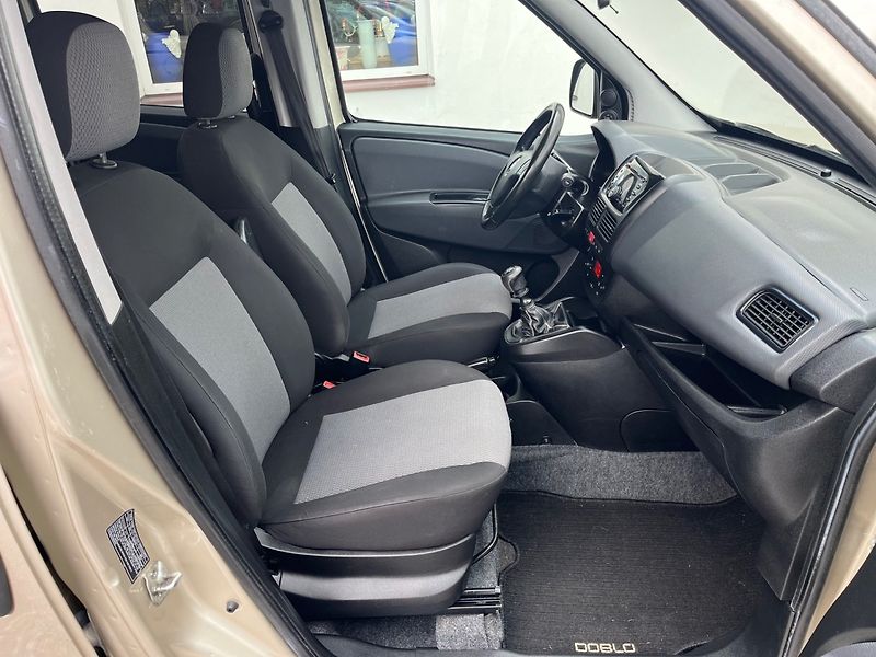 Fiat Dobló (2010) 1.6 JTD 7 Míst  Nová STK - fotka 13 z 19