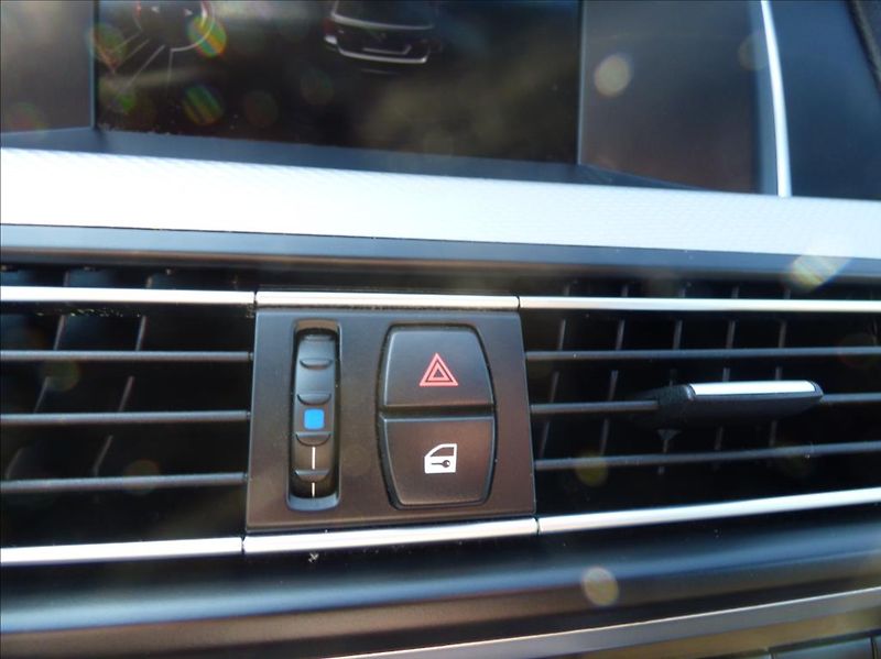 BMW Řada 5 2,0 525xd  M-Paket - fotka 20 z 42