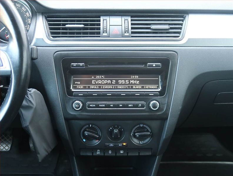 Škoda Rapid (2014) Spaceback 1.2 TSI, Serv.kniha - fotka 12 z 16