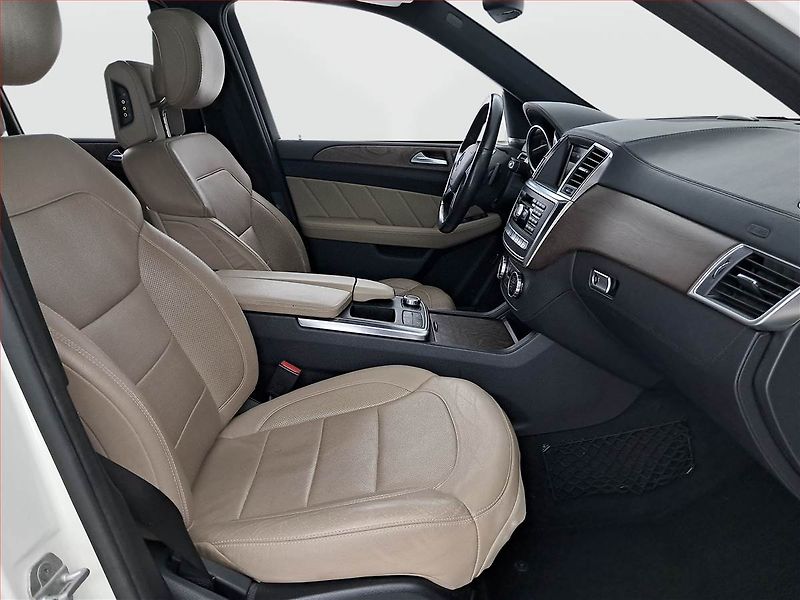 Mercedes-Benz GL (2015) 350 BlueTEC - fotka 9 z 30