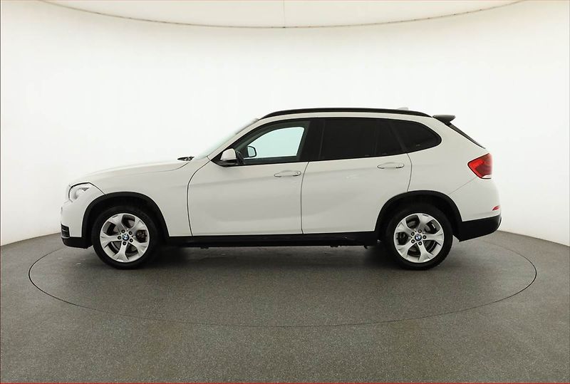 BMW X1 (2013) xDrive18d, 4X4, Automat, Navi - fotka 3 z 18