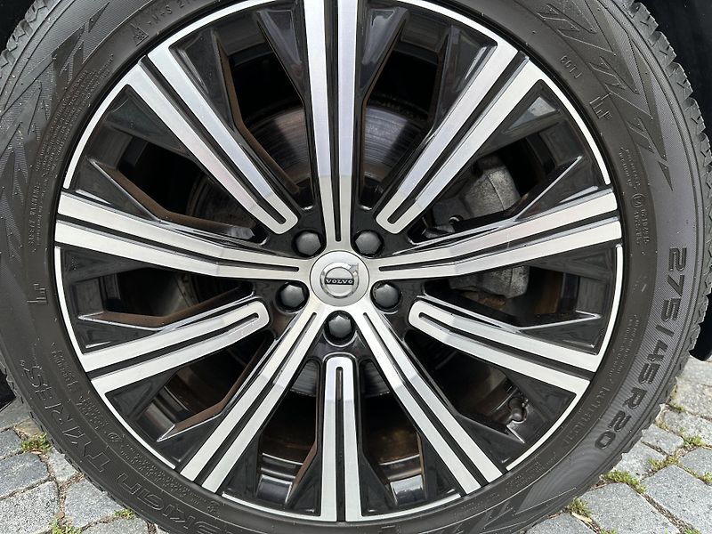 Volvo XC90 T8 plug-in hybrid Recharge - fotka 15 z 32