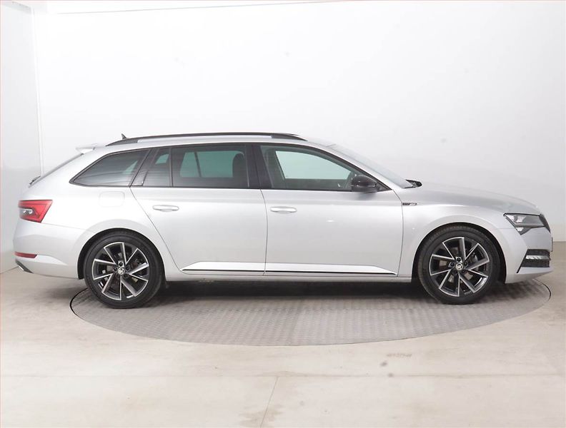 Škoda Superb (2023) Sportline 2.0 TDI - fotka 6 z 18