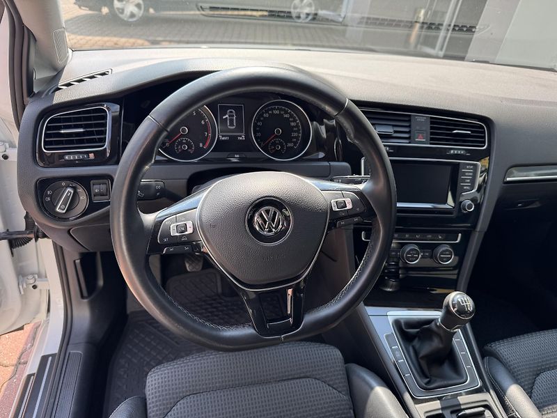 Volkswagen Golf (2014) 1.4TSI 103kW Highline - fotka 11 z 24