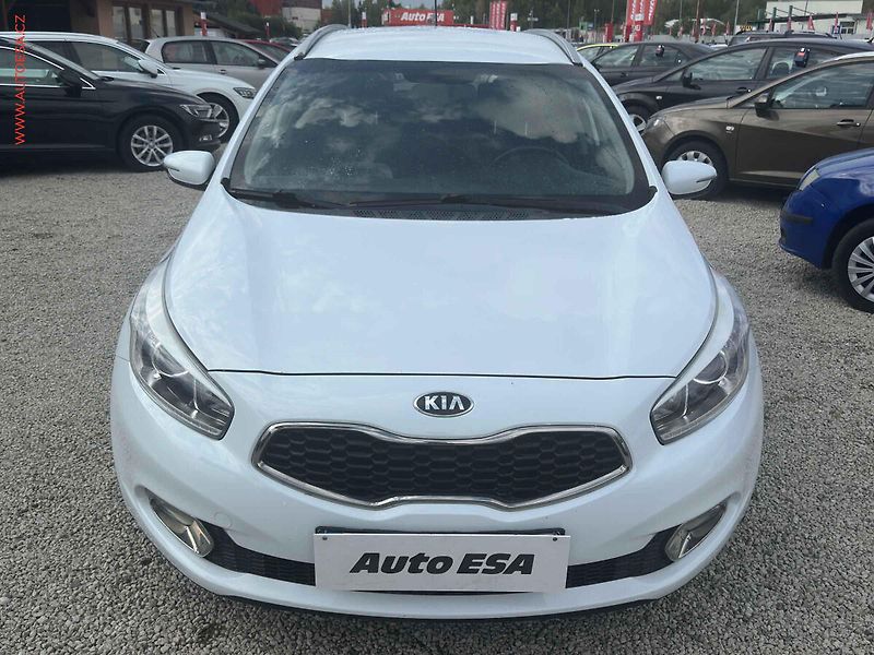 Kia Ceed (2015) 1.6CRDi, ČR, AC, TZ - fotka 2 z 19