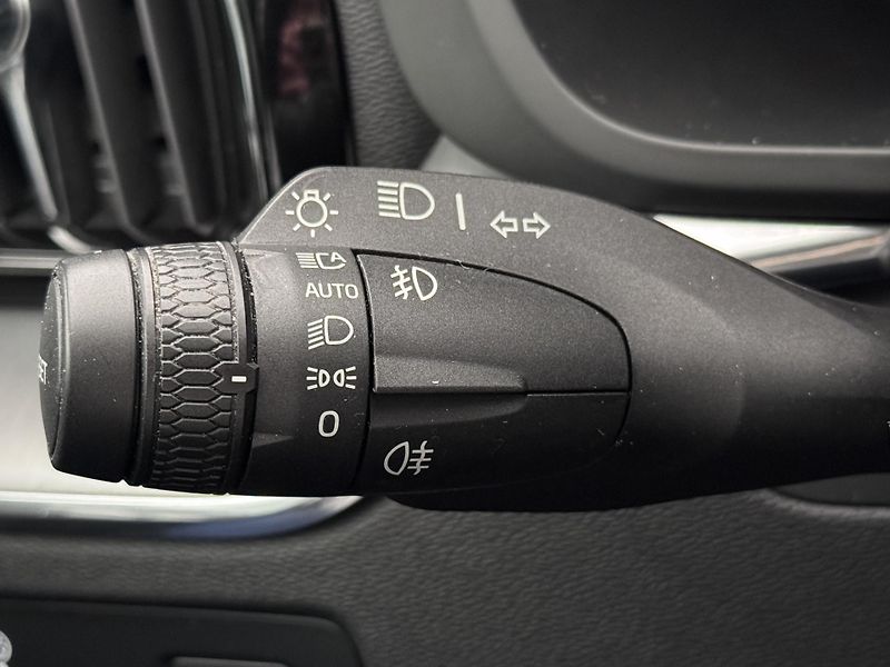 Volvo XC60 B5 AWD CORE CZ AUT 1.MAJ - fotka 26 z 42