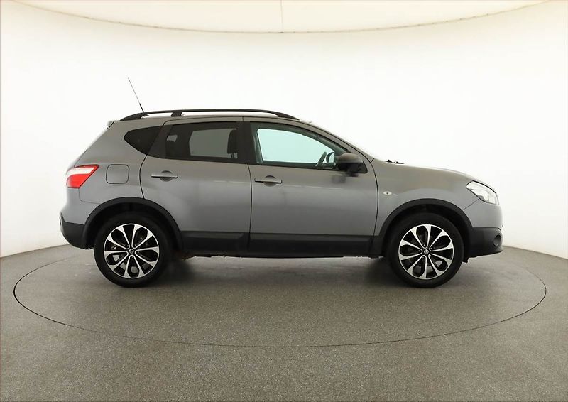 Nissan Qashqai (2013) 1.6, ČR,1.maj, Serv.kniha - fotka 6 z 15