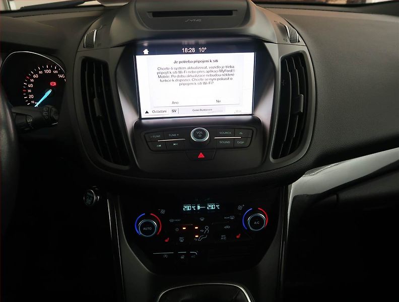Ford Kuga (2019) 1.5 EcoBoost, Kůže, Navi - fotka 12 z 15