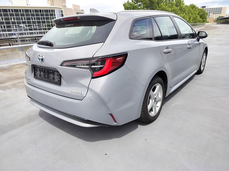Toyota Corolla 1.8 hybrid business, navigace - fotka 7 z 29