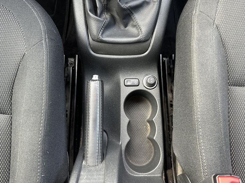 Škoda Yeti (2013) 2.0TDI ČR ser.knížka - fotka 22 z 28