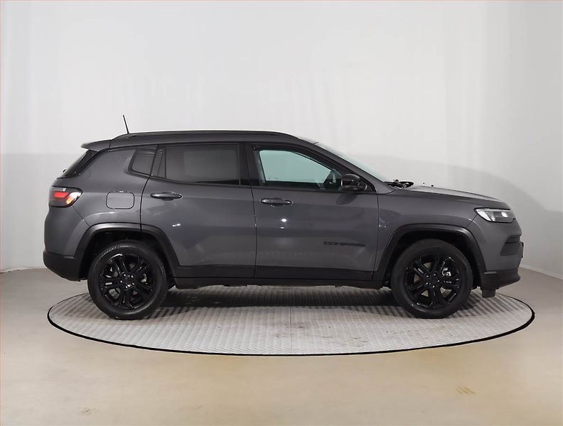 Jeep Compass (2023) 1.5 Turbo e-Hybrid - fotka 6 z 25