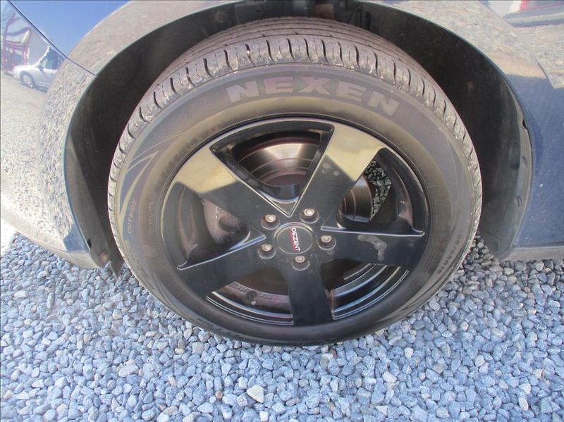 Ford Focus 1,6 i, klimatizace,serviska,CZ - fotka 27 z 36