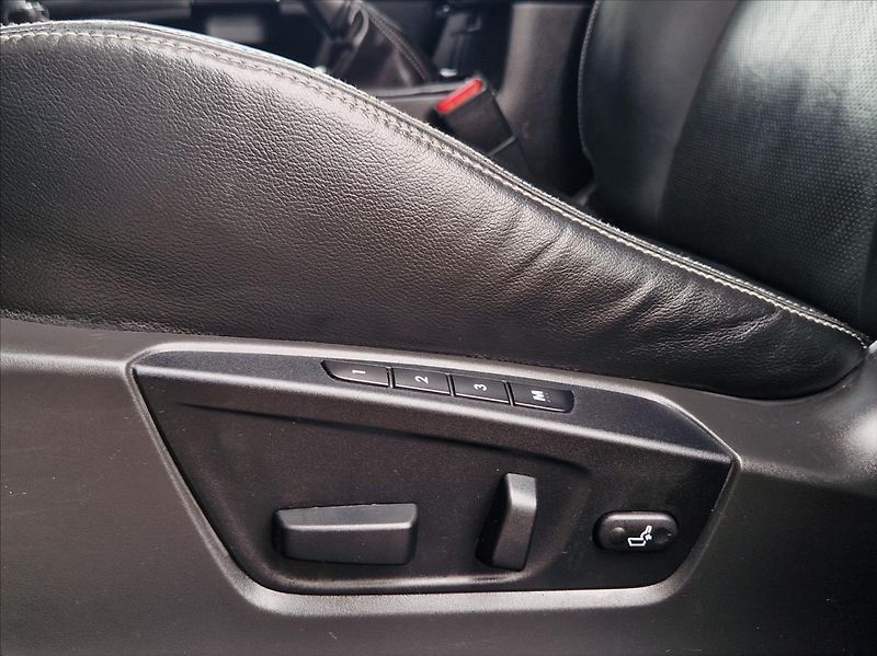 Suzuki Kizashi 2,4 i 4x4 XENON AC ŠÍBR VÝHŘEV - fotka 37 z 37