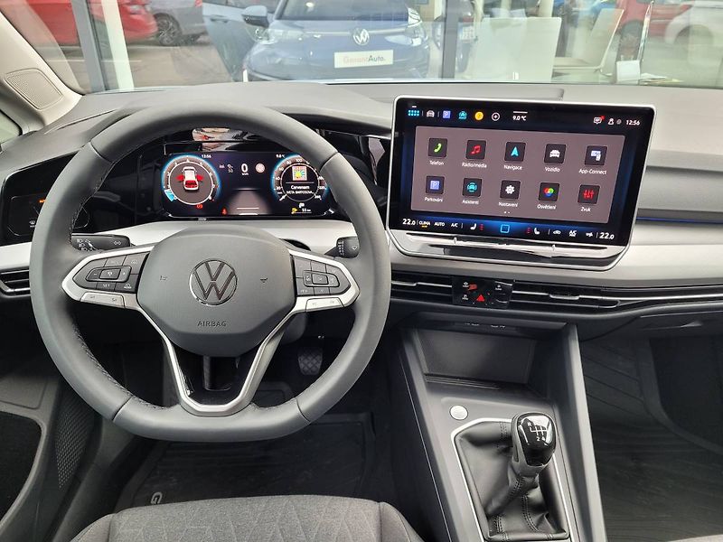 Volkswagen Golf (2025) 1.5 TSI People - fotka 13 z 54