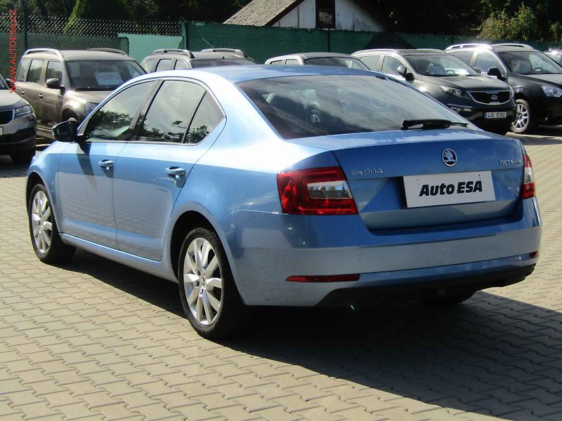 Škoda Octavia (2018) 1.0 TSi, ČR, AC, výhřev sed - fotka 6 z 14
