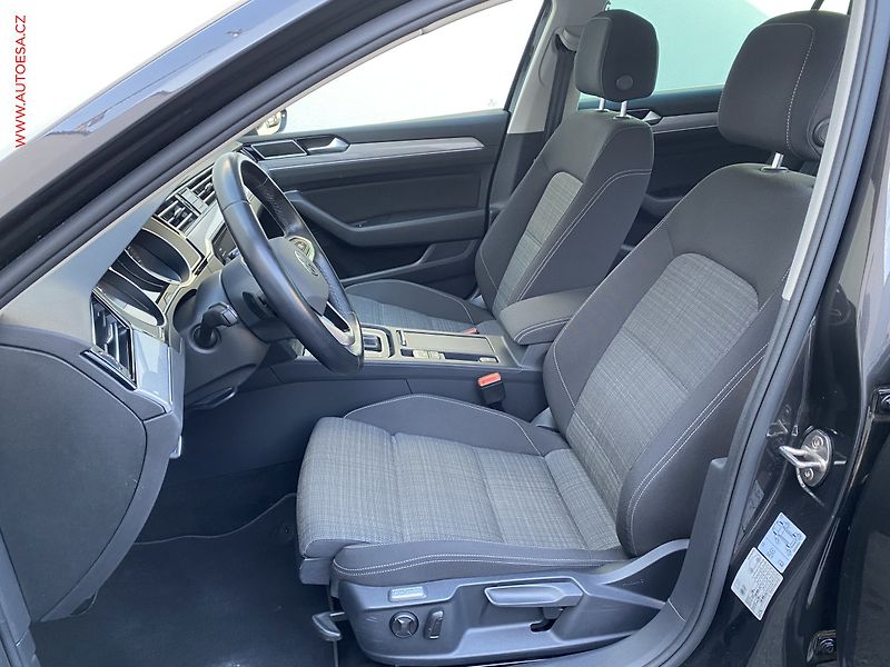 Volkswagen Passat (2021) 2.0TDi, DSG, LED - fotka 9 z 18