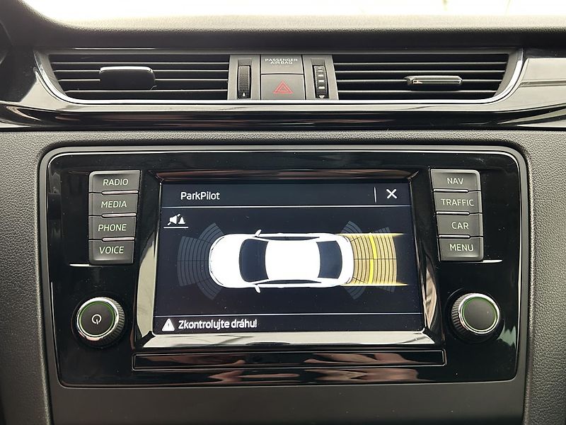 Škoda Rapid 1.0 TSI Style Plus - fotka 12 z 27