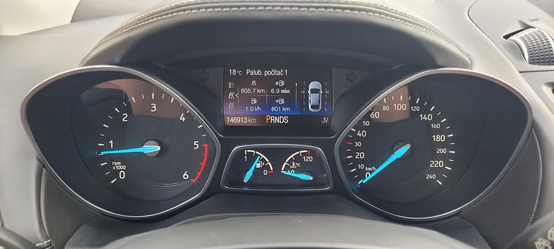 Ford Kuga (2017) 2,0TDCi 132kW DSG 4×4 Vignale  - fotka 23 z 52