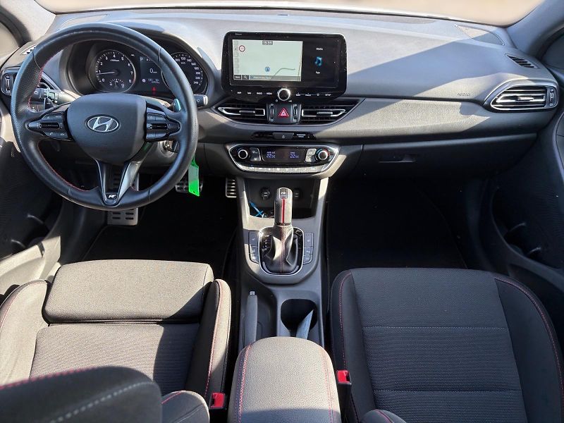 Hyundai i30 (2021) N LINE 1.5T-GDI 118kW CZ DPH - fotka 9 z 11
