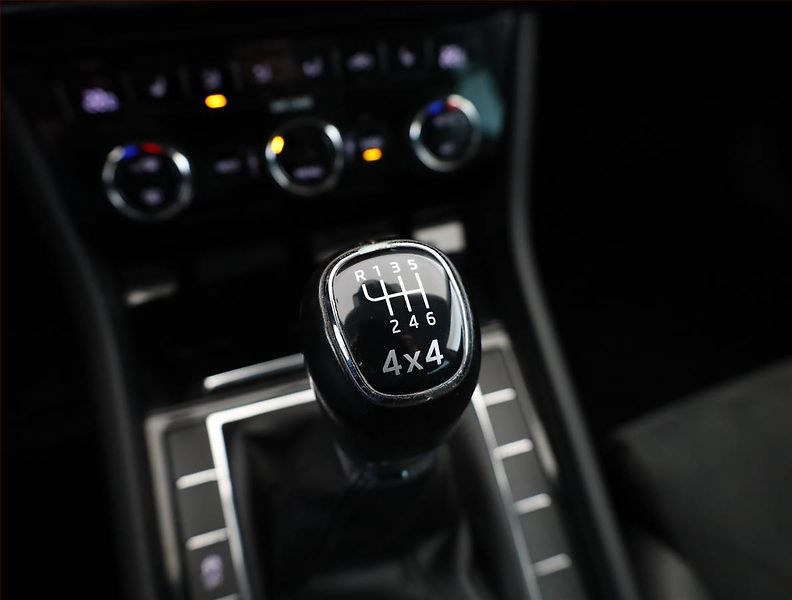 Škoda Superb (2017) Style 2.0 TDI 4x4, 4X4, Kůže - fotka 12 z 17
