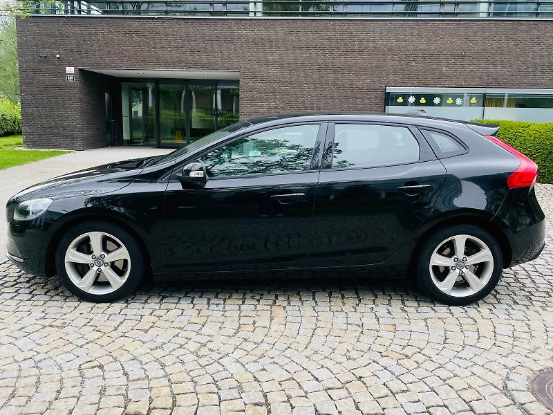 Volvo V40 2.0D3 5VÁLEC MANUÁL 1MAJITEL - fotka 18 z 41