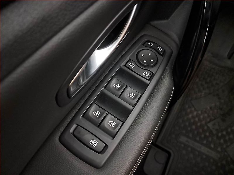 Renault Laguna (2015) 2.0 dCi, Navi, Xenony - fotka 20 z 21