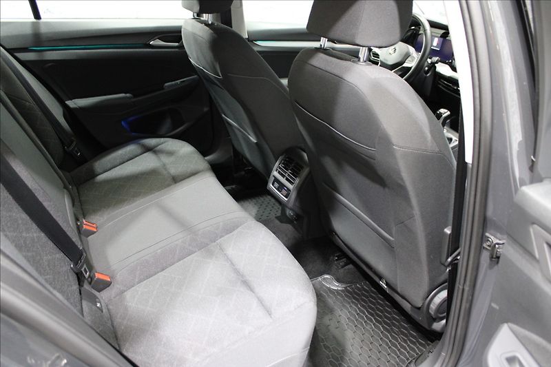 Volkswagen Golf 1,0 TSI Life CZ původ - fotka 12 z 33