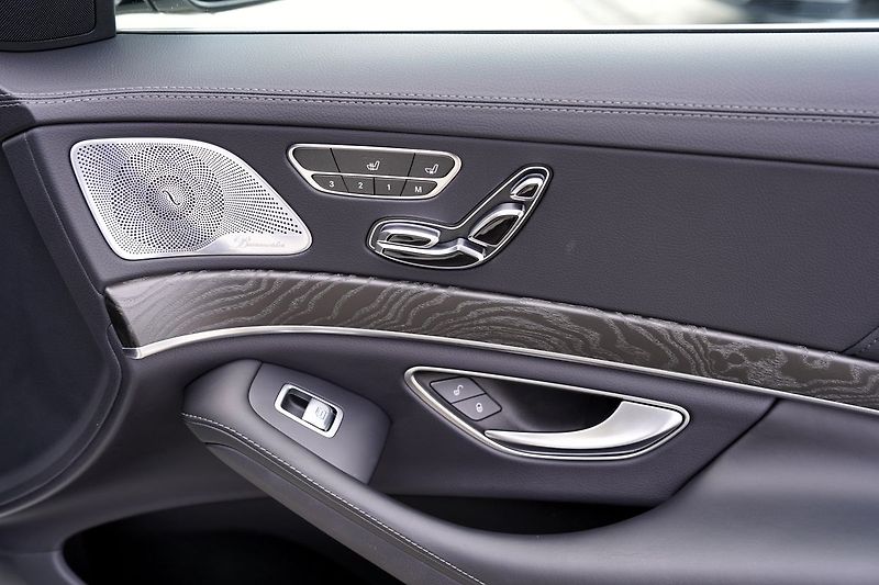 Mercedes-Benz Třídy S S 350d AMG 4Matic/Burm/260PS - fotka 24 z 49