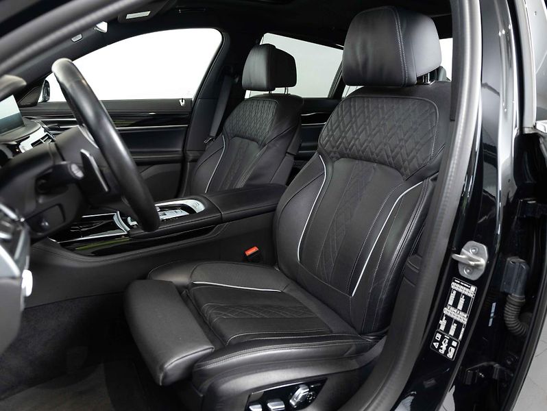 BMW Řada 7 740d xDrive - fotka 18 z 22