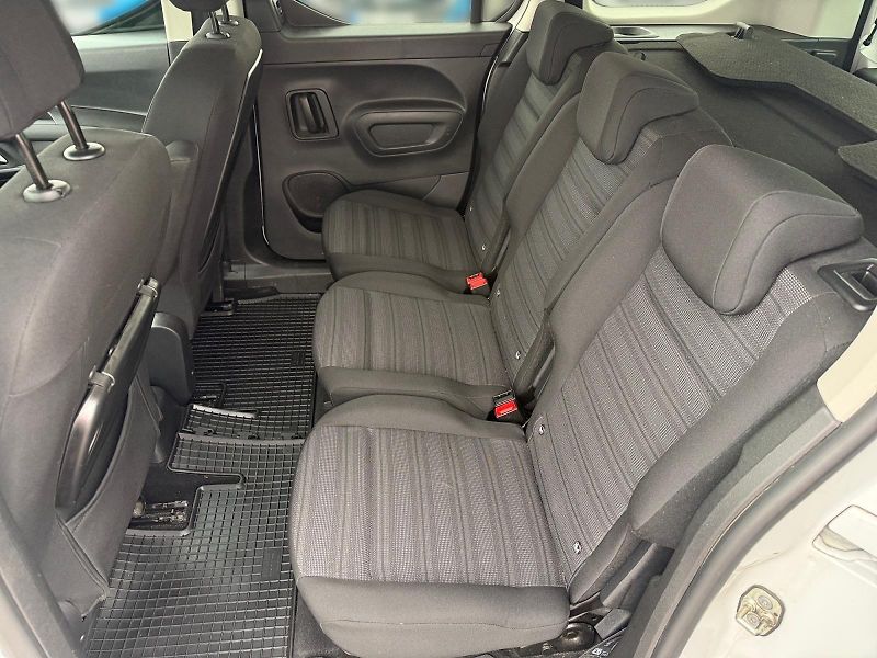 Opel Combo (2022) ELEGANCE+ 1.5CDTI 96kW TAŽNÉ - fotka 8 z 11