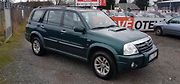 Výkon 80 kW sice není nic moc, ale tahle 14 let stará Grand Vitara je dokonalým ztělesněním pracovního vozu, který bez velkých skrupulí budete trápit v zimě. Interiér není úplně v top kondici, ovšem nic, co by řádný „detailing“ nedokázal vyřešit.