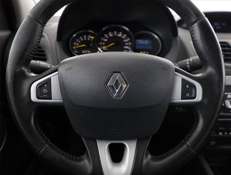 Renault Fluence (2011) 1.6 16V, nová STK, Tažné - fotka 8 z 15